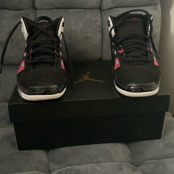 Jordan 6 Carmine 6-17-23 - Picture 2 of 4